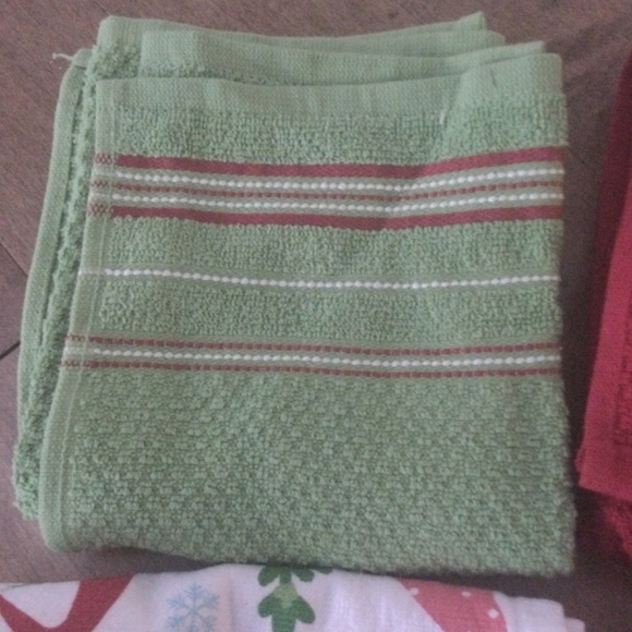 Never used dish towels - Picture 3 of 7